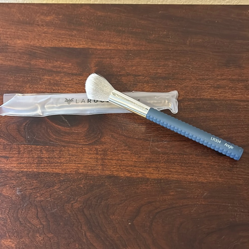 Laruce LR304 Angle Brush in Denim new in pouch